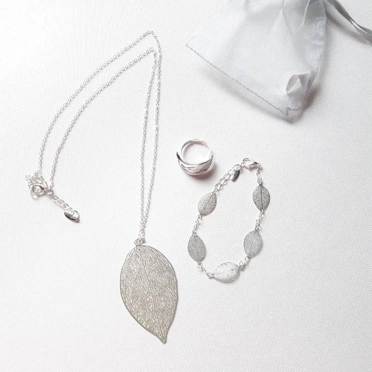 🦄 Minimalist Silvertone Leaf Necklace Set BNIB photo 1