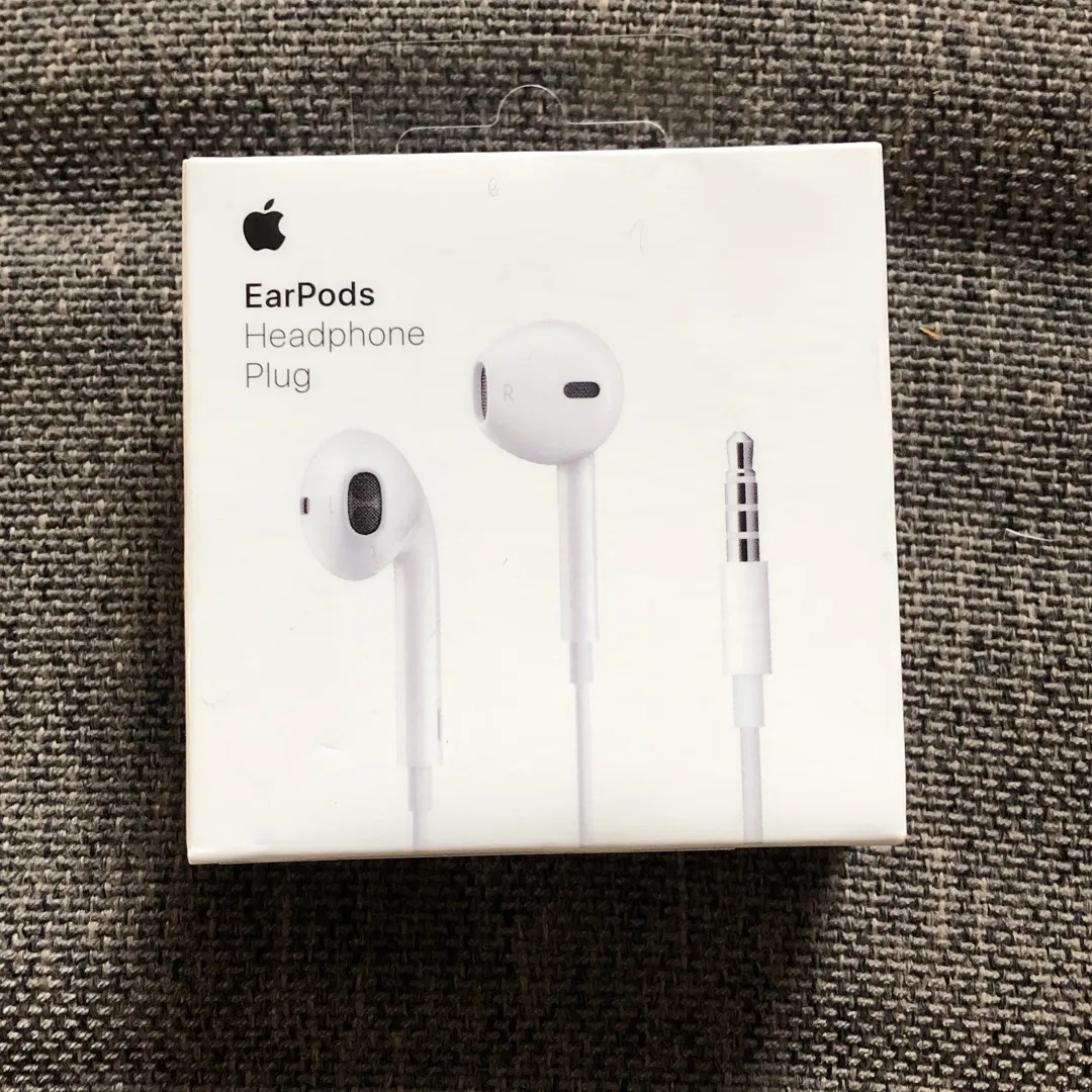 New Apple Ear Buds photo 1