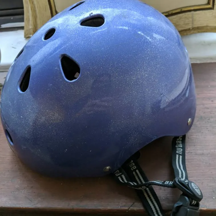 Nutcase Small/Medium bike Helmet photo 1