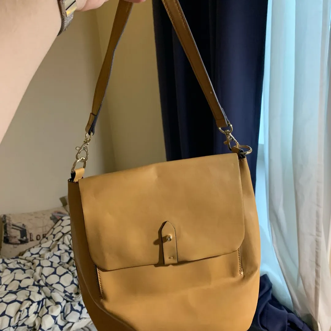 Gap Leather Purse Convertible Backpack Tan Colour photo 3