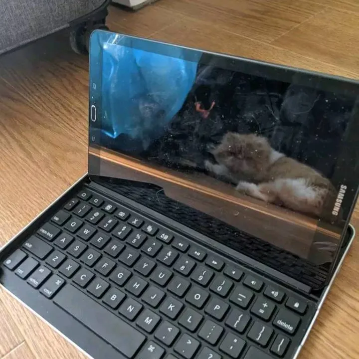 Samsung tablet + Keyboard photo 1