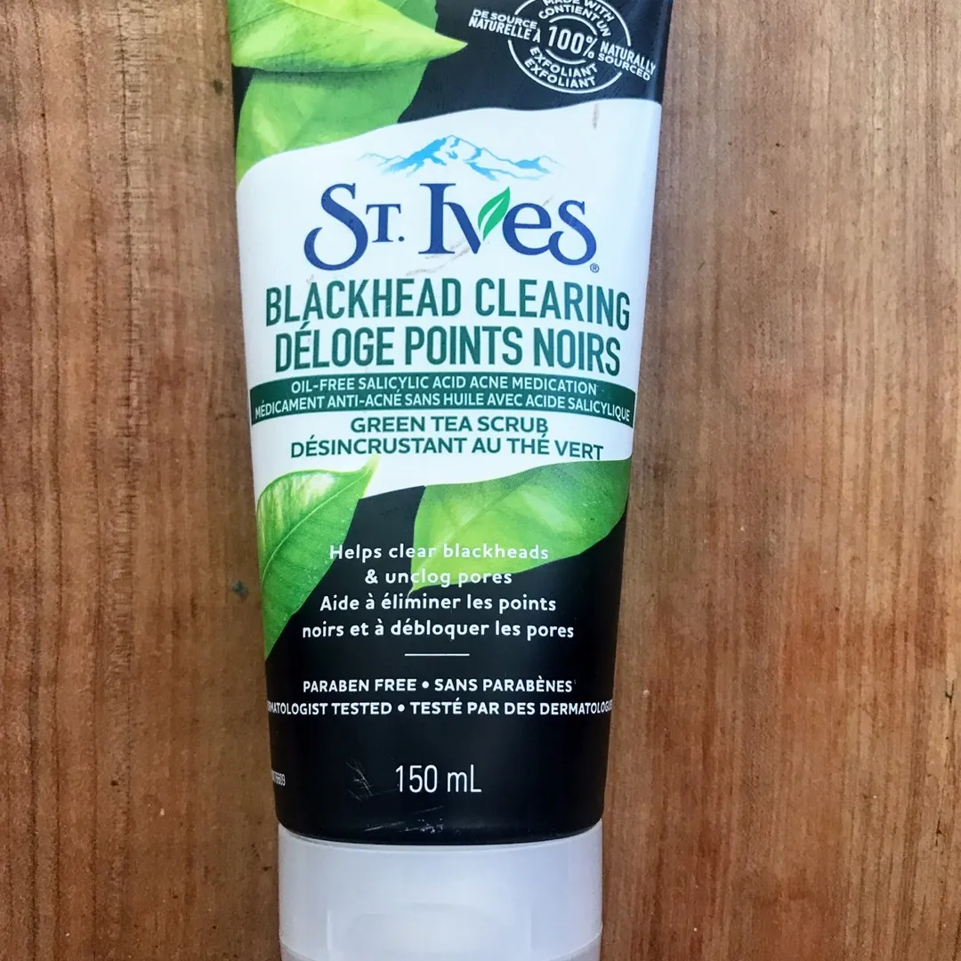 St. Ives Blackhead Clearing Scrub/Exfoliator photo 1