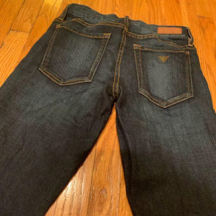 GUESS Size 25 Skinny Jeans - Dark/Indigo photo 4