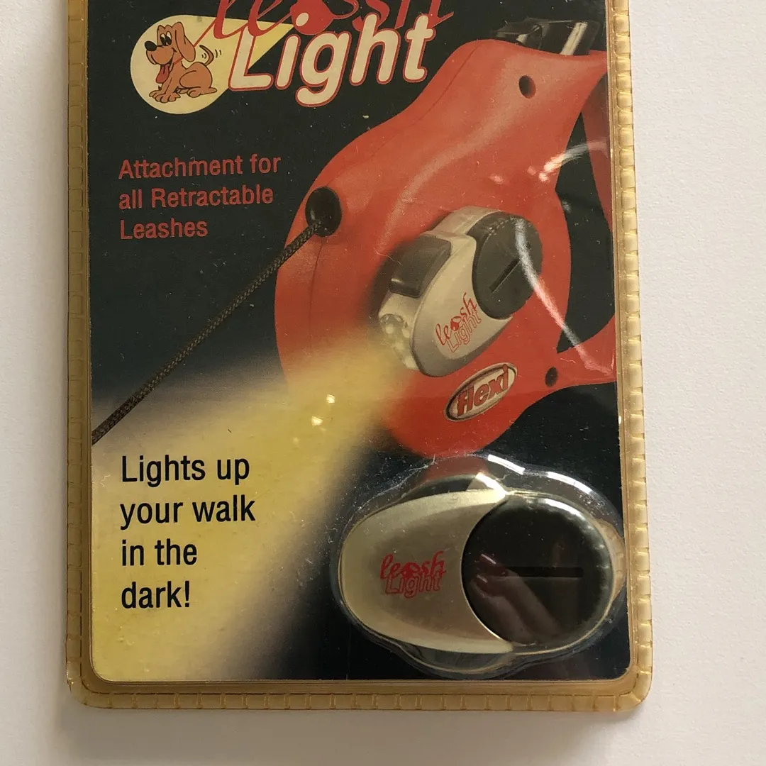 Leash Light With 2 Batteries Included photo 1