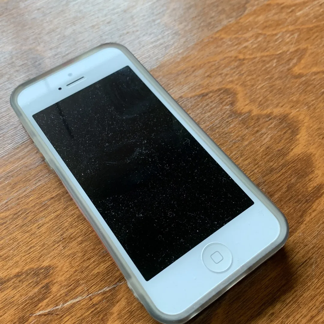 iPhone 5 - In Working Condition photo 1