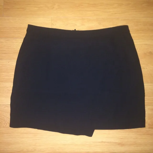 Black Skirt From Banana Republic Size 14 photo 1