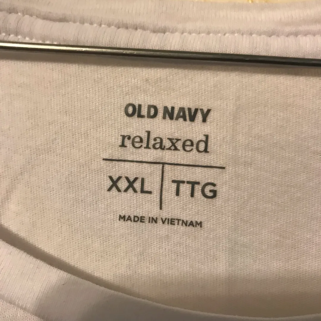 Old Navy White Graphic T-Shirt photo 3
