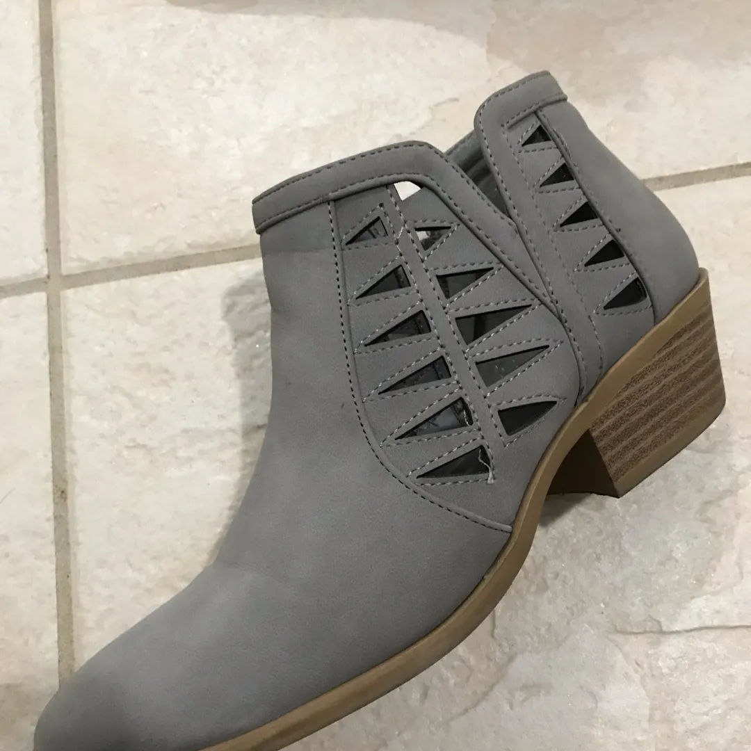 Size 8 Grey Ankle Boots photo 1