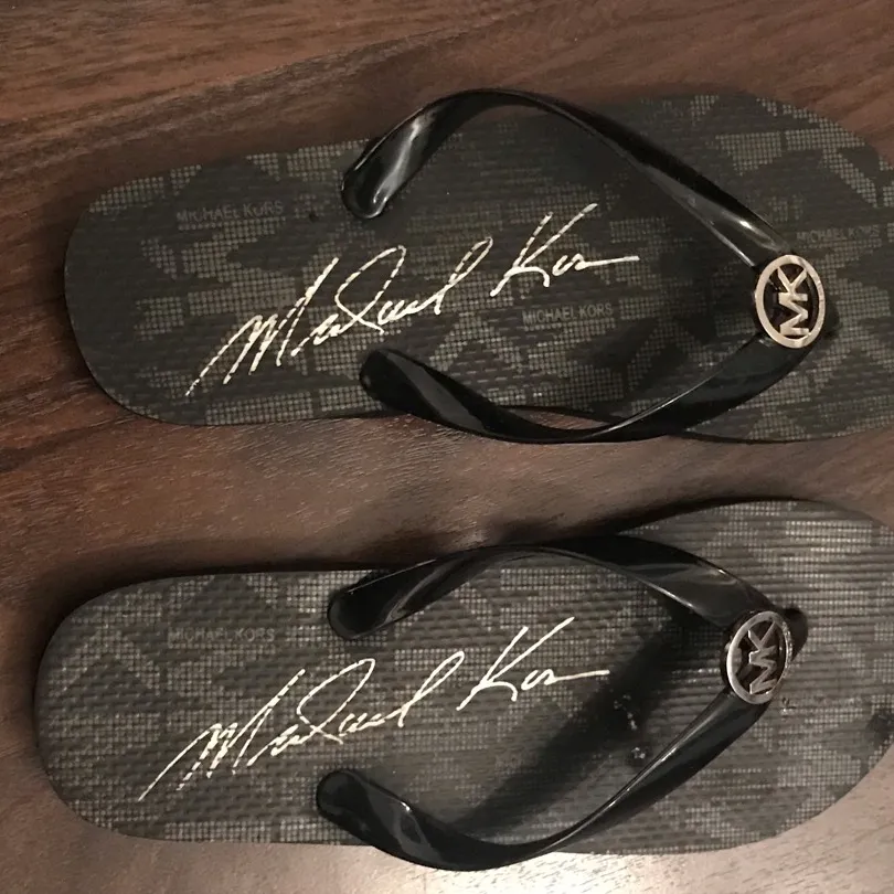 Michael Kors Flip flops Size 9 photo 1