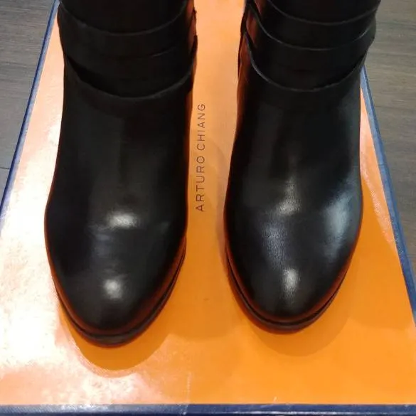 BNIB Black Leather Arturo Chiang Booties

Bought On Sale For ... photo 1