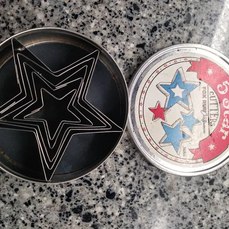 Star Cookie Cutters In Container photo 1