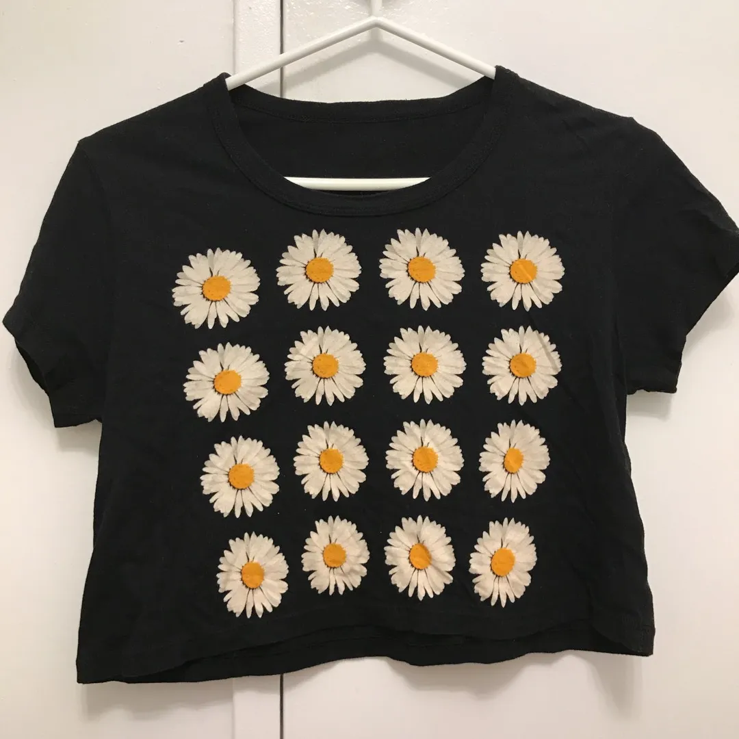 Truly Madly Deeply Urban Outfitters Daisy Crop photo 1
