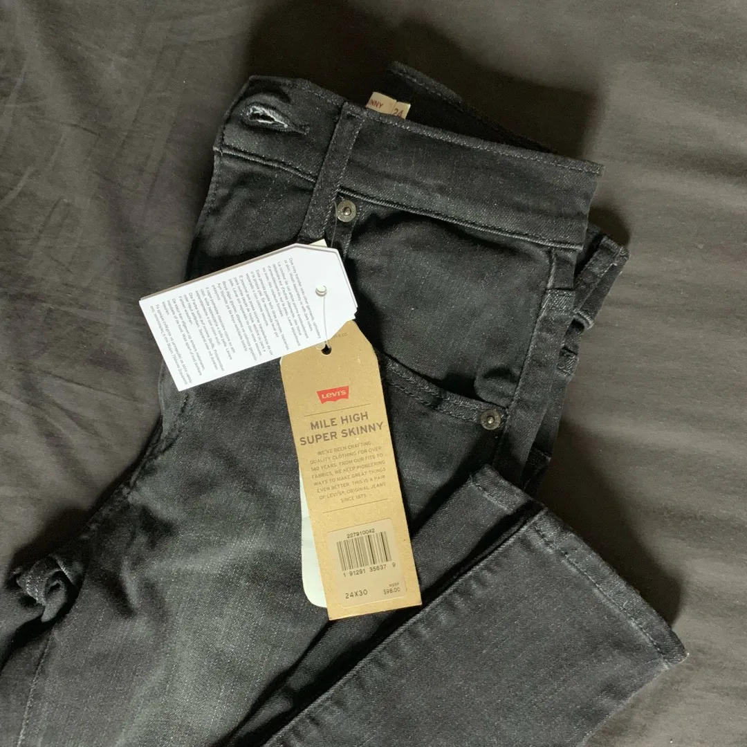 BRAND NEW Levi’s Mile High Jeans (24) photo 3