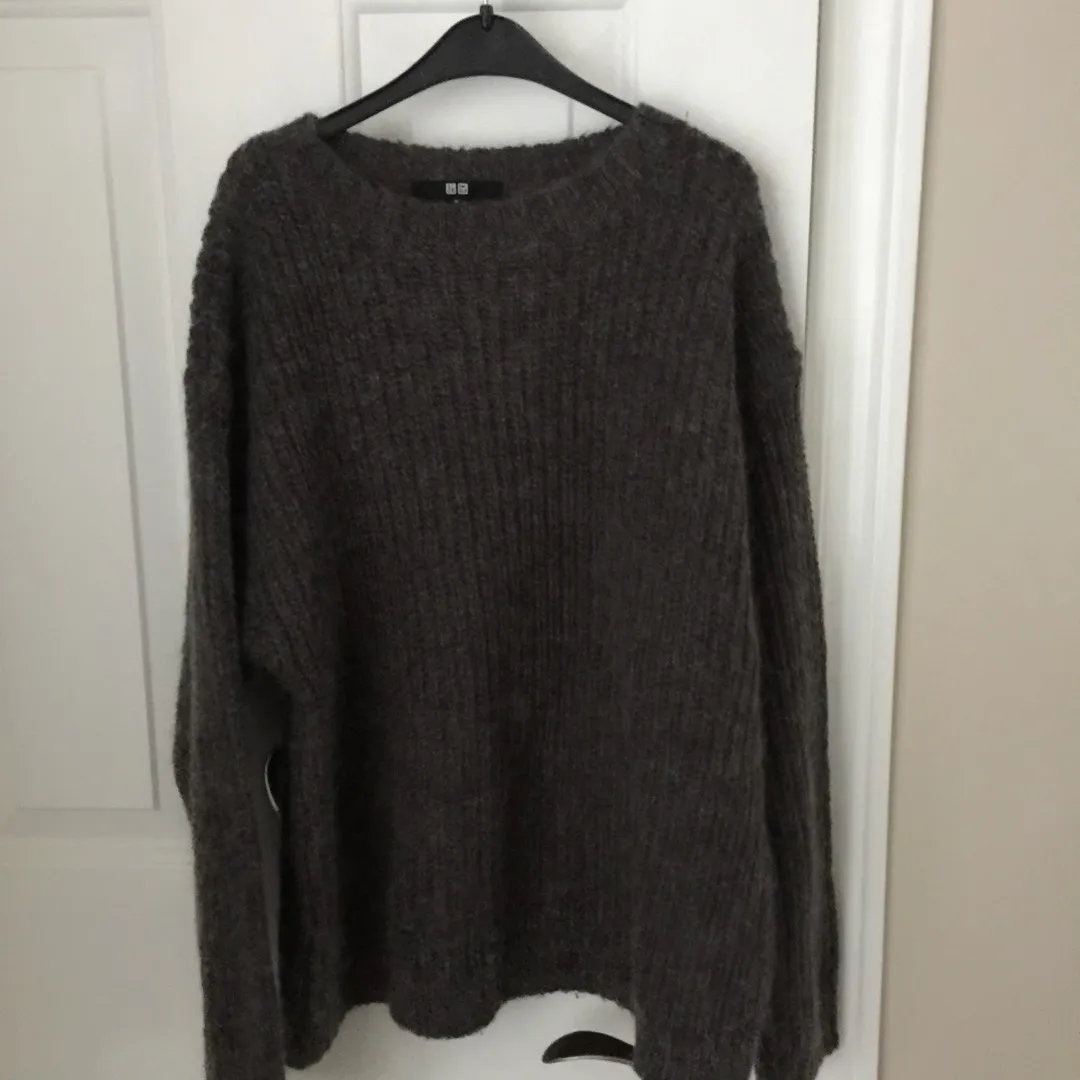 uniqlo sweater photo 1