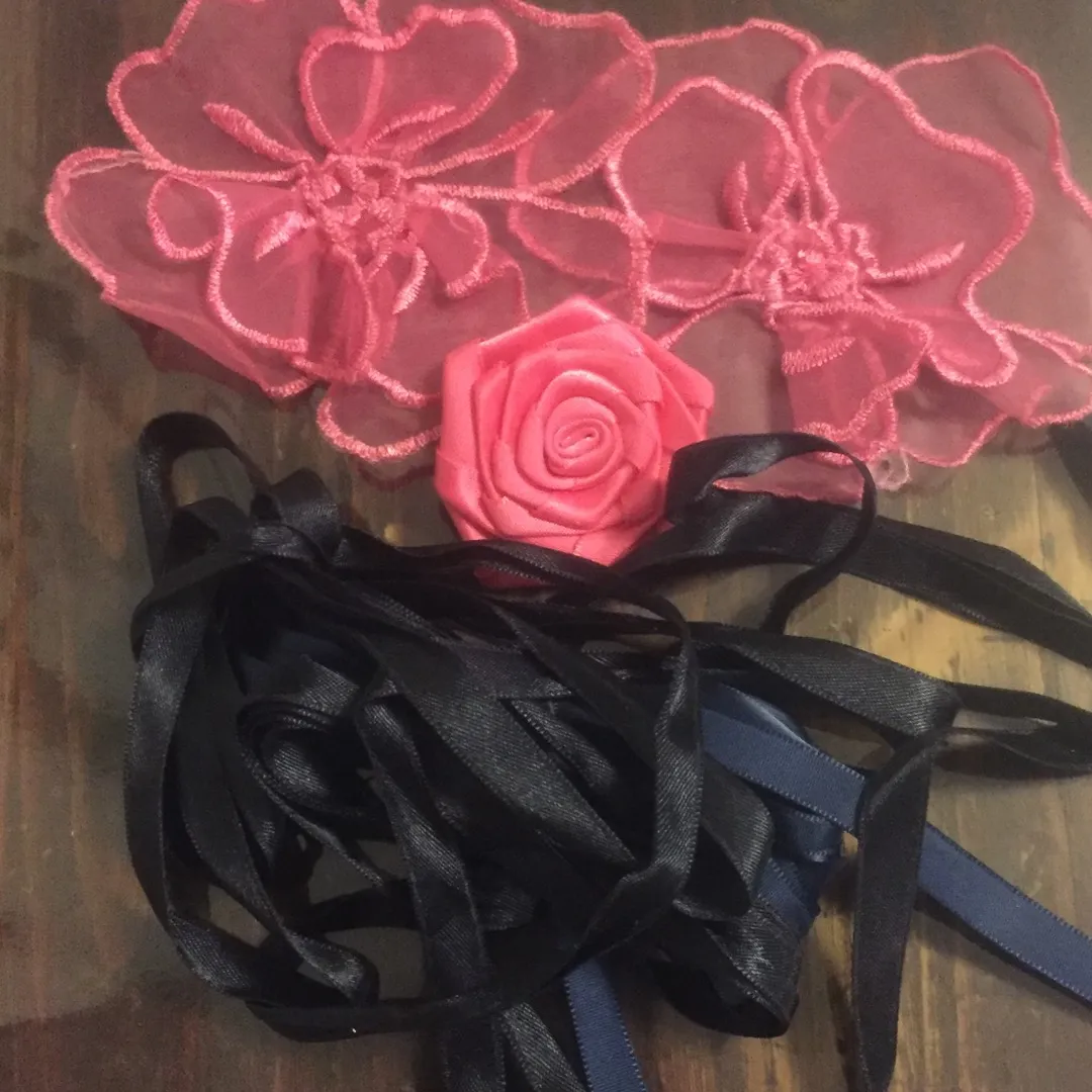 Notions - Hot Pink Flower Appliqués And Ribbon photo 1