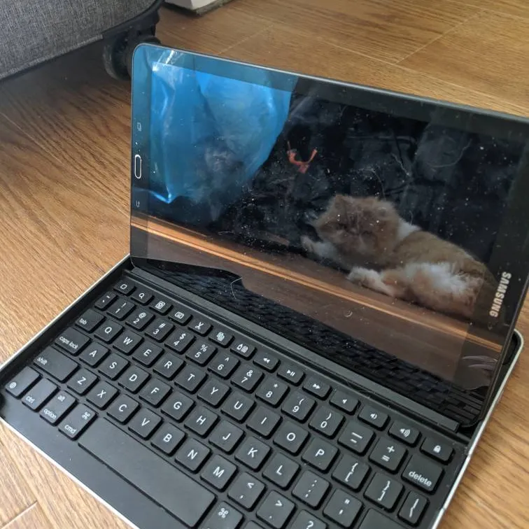 Galaxy Tablet + Keyboard photo 1