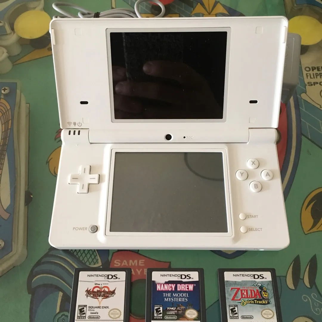 Nintendo Gameboy DSi photo 1