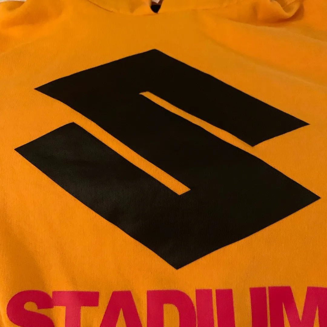 justin beiber stadium tour merch yellow hoodie photo 3