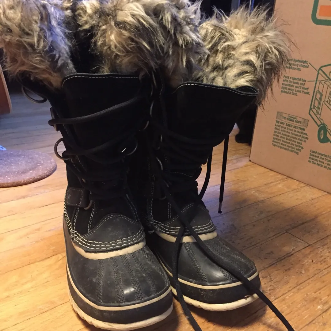Size 7 Sorel Boots. photo 1