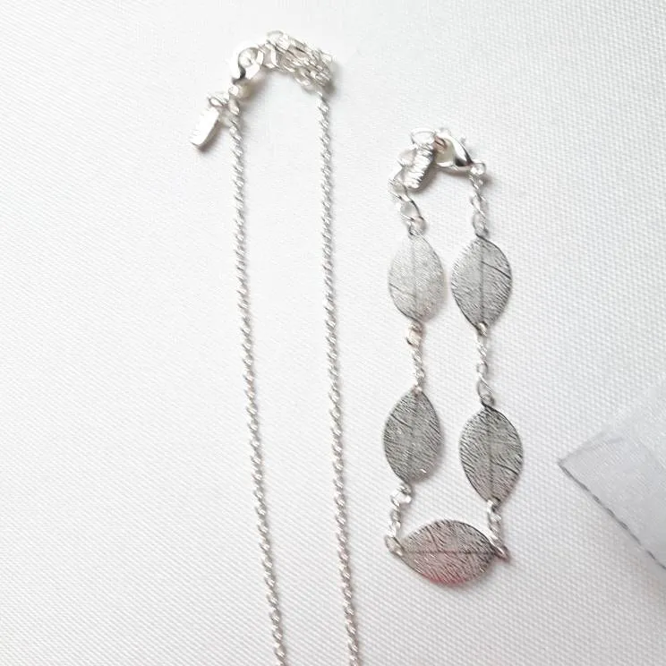 🦄 Minimalist Silvertone Leaf Necklace Set BNIB photo 6