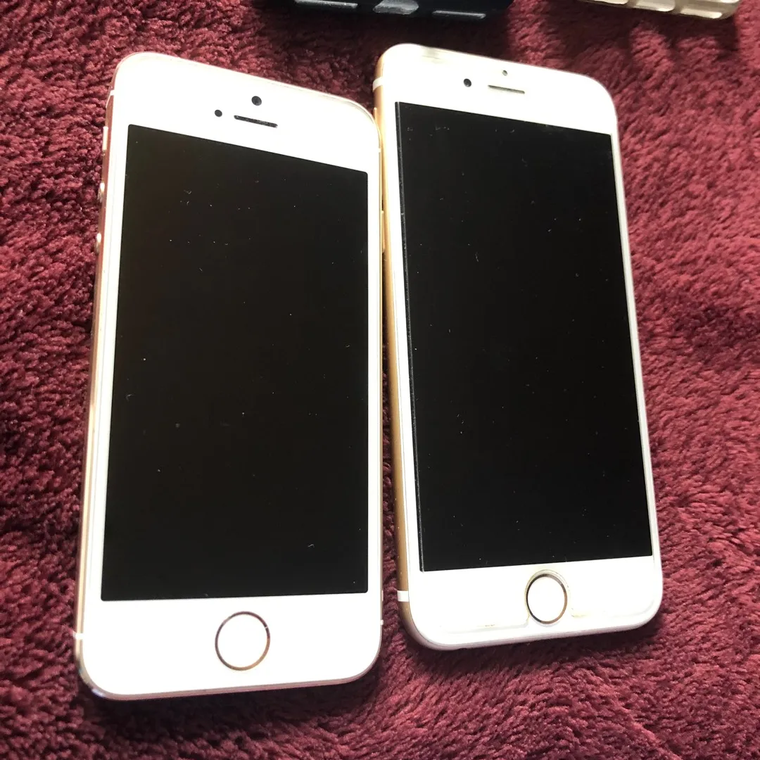 Two iPhones photo 1