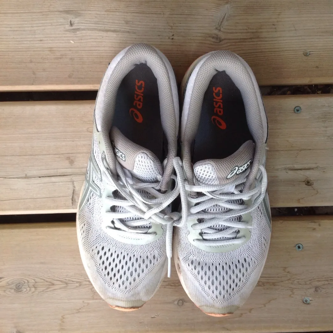 Running Shoes photo 1
