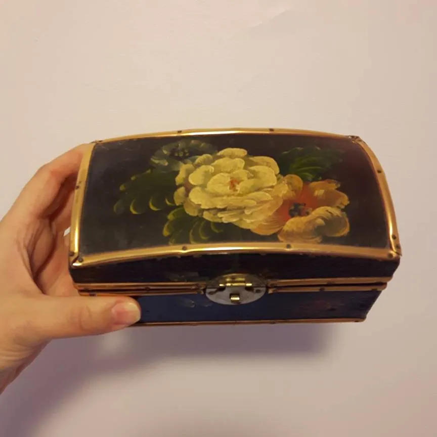 Little painted wooden box photo 1