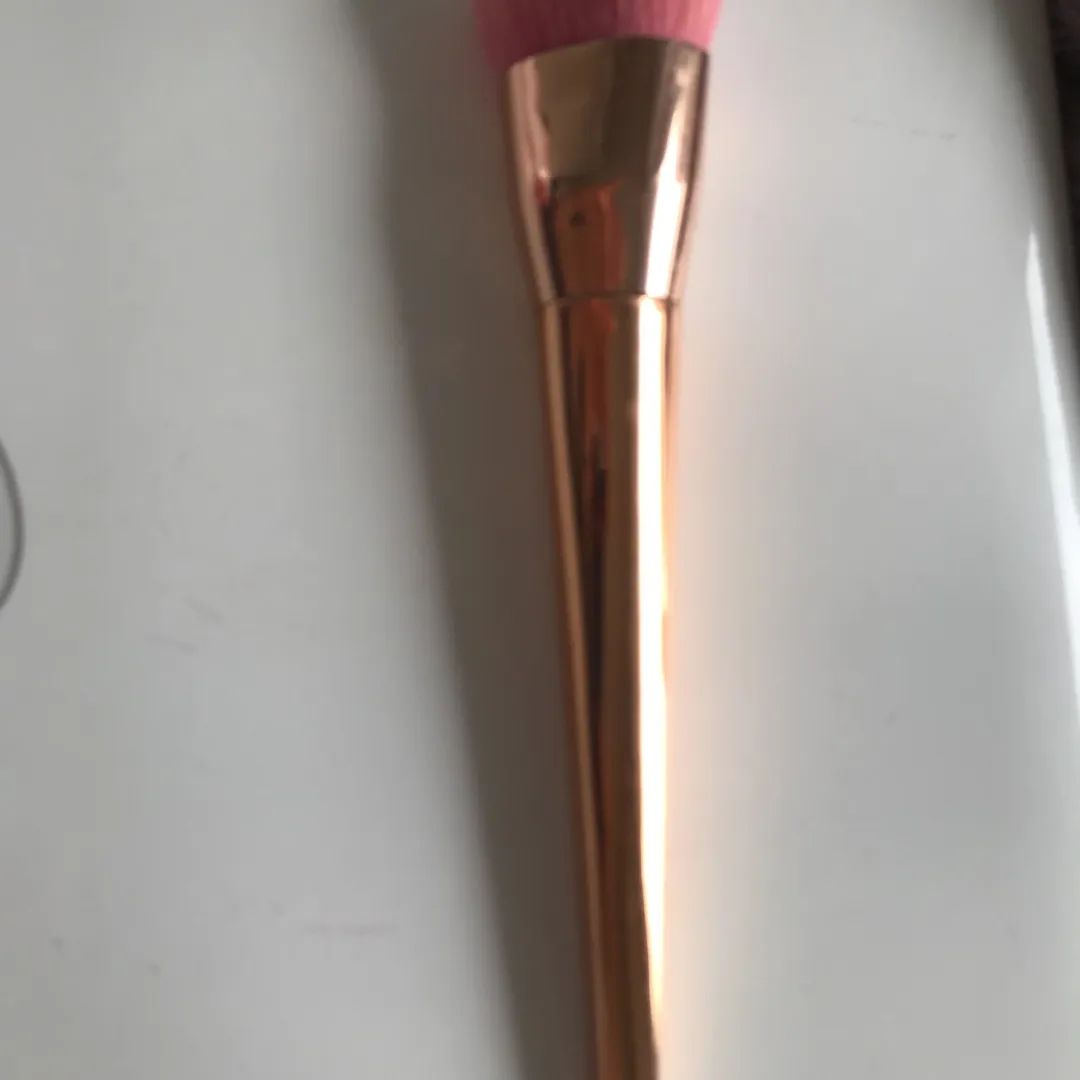 New Real Techniques Pink Bronze Never Used Contour Brush photo 1