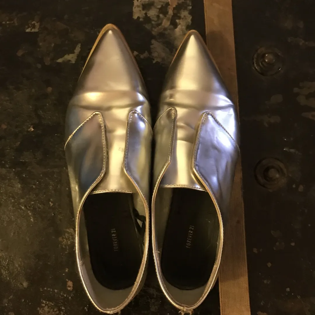 Silver Pointy Toes Flats Size 8 photo 1