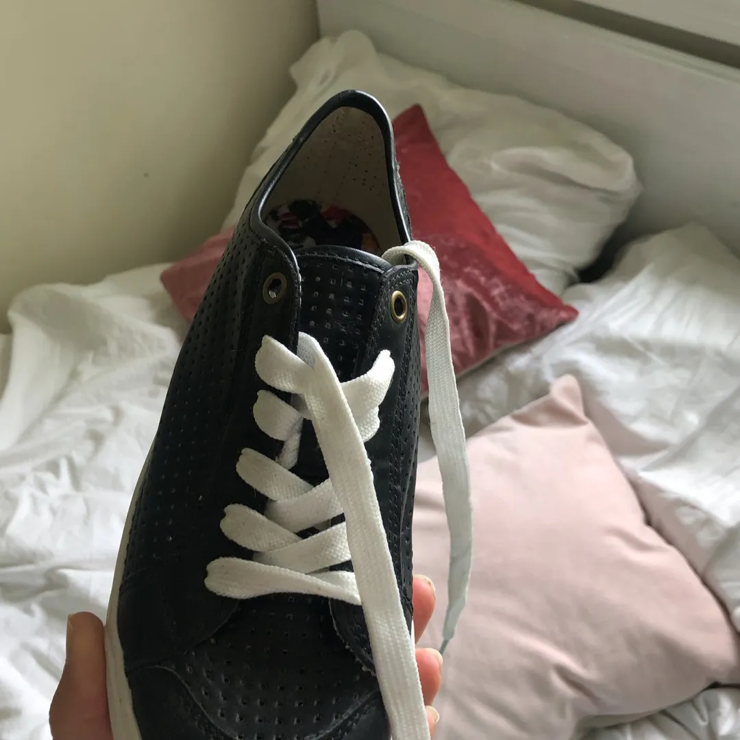 Black Size 8 Sneakers photo 1