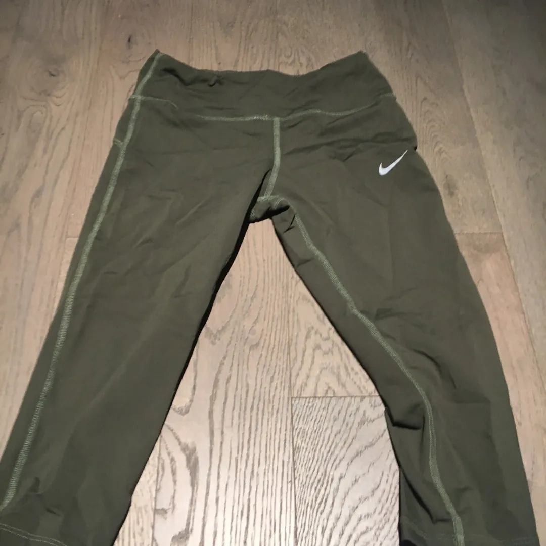 Nike S Cropped Workout Pants / Leggings photo 1