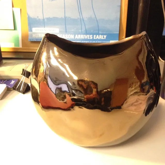 Fancy-bronzey Vase photo 1