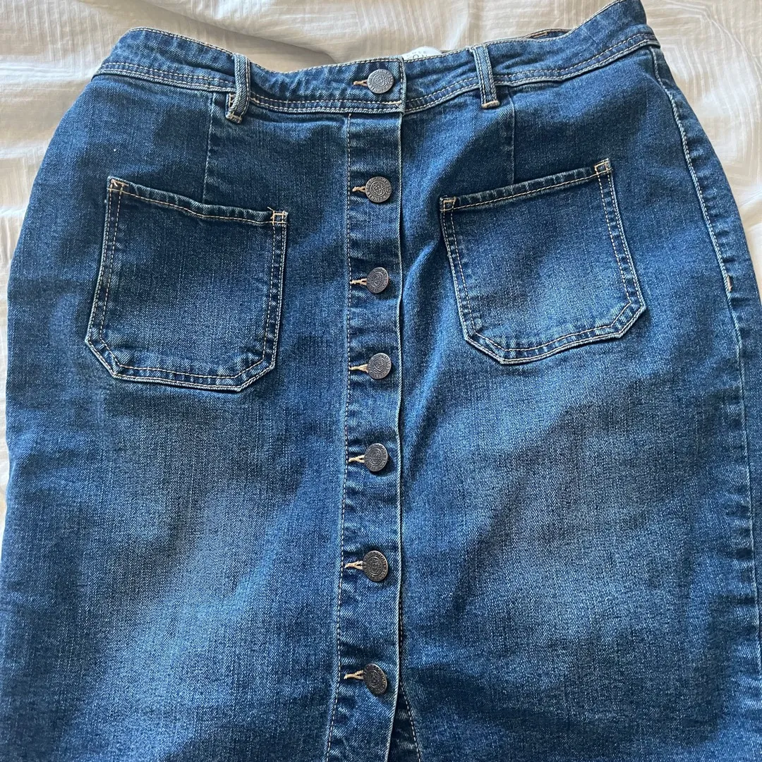 Kenneth Cole Size 4 Jean Skirt photo 1