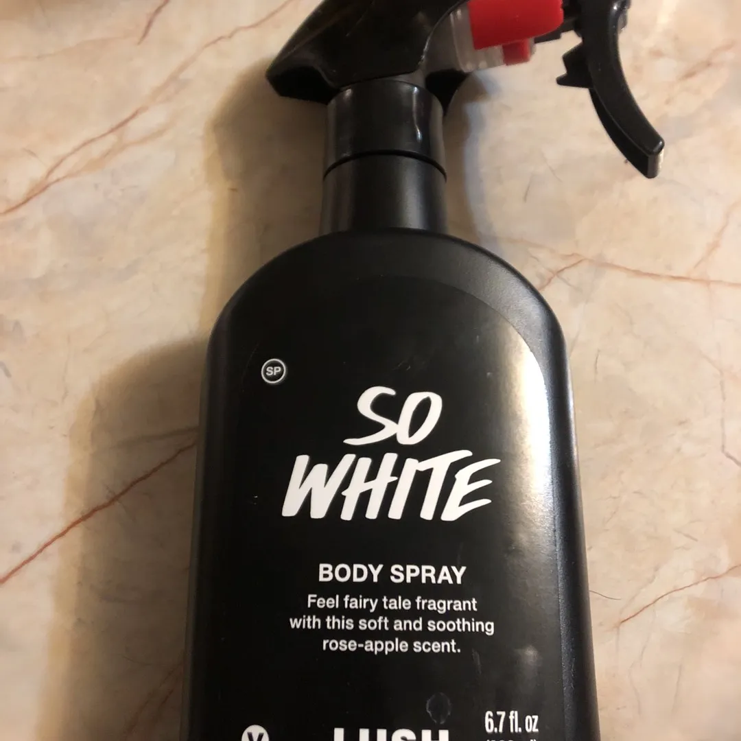 Lush So White Body Spray photo 1