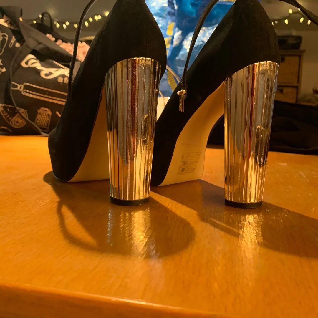 Brand new heels ! photo 3