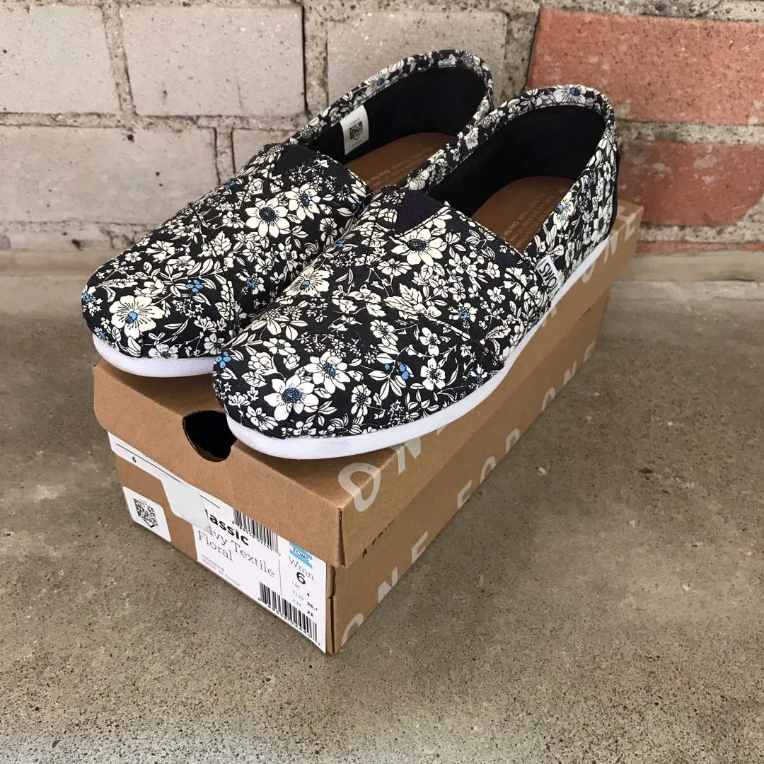 Navy Floral Toms photo 5
