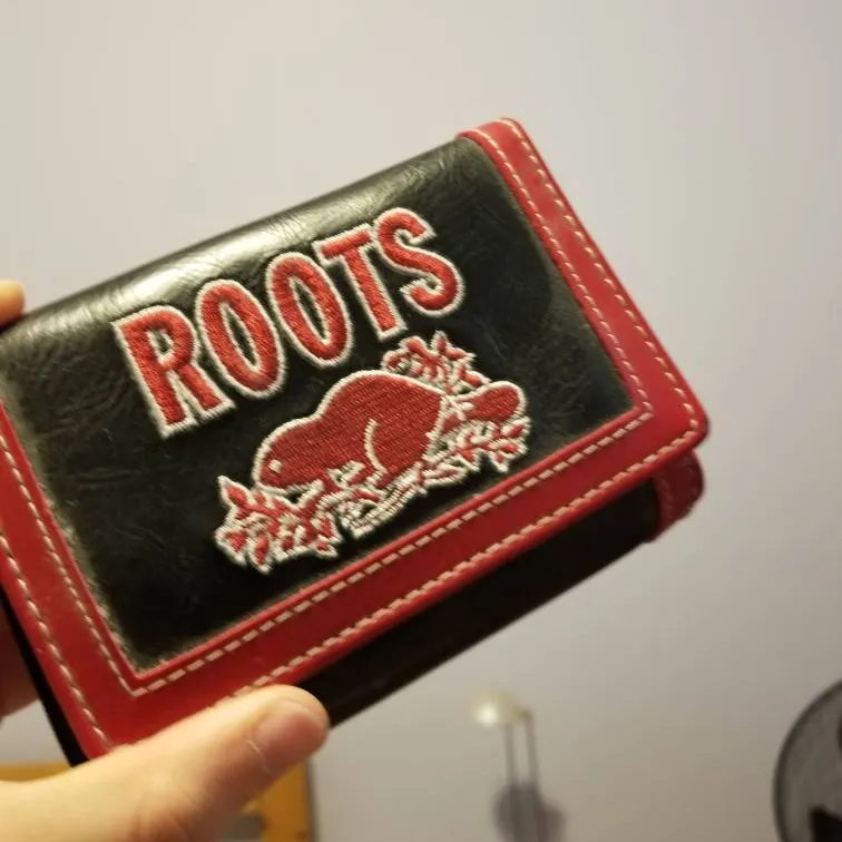 Roots wallet photo 1