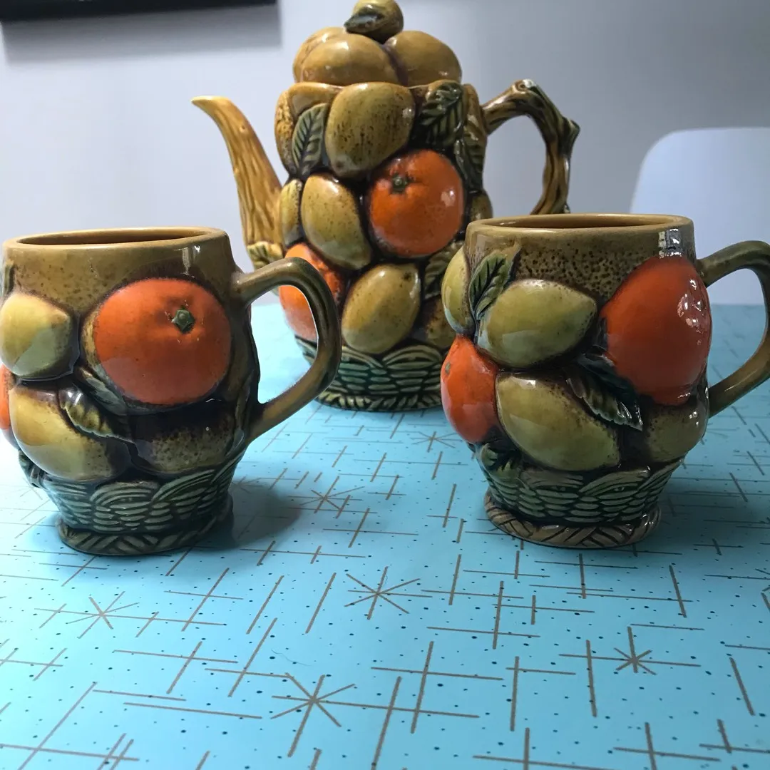 Vintage Fruity Teapot & Matching Mugs photo 1