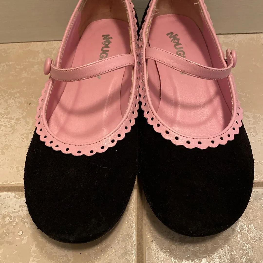 Black & pink suede low kitten heels photo 1
