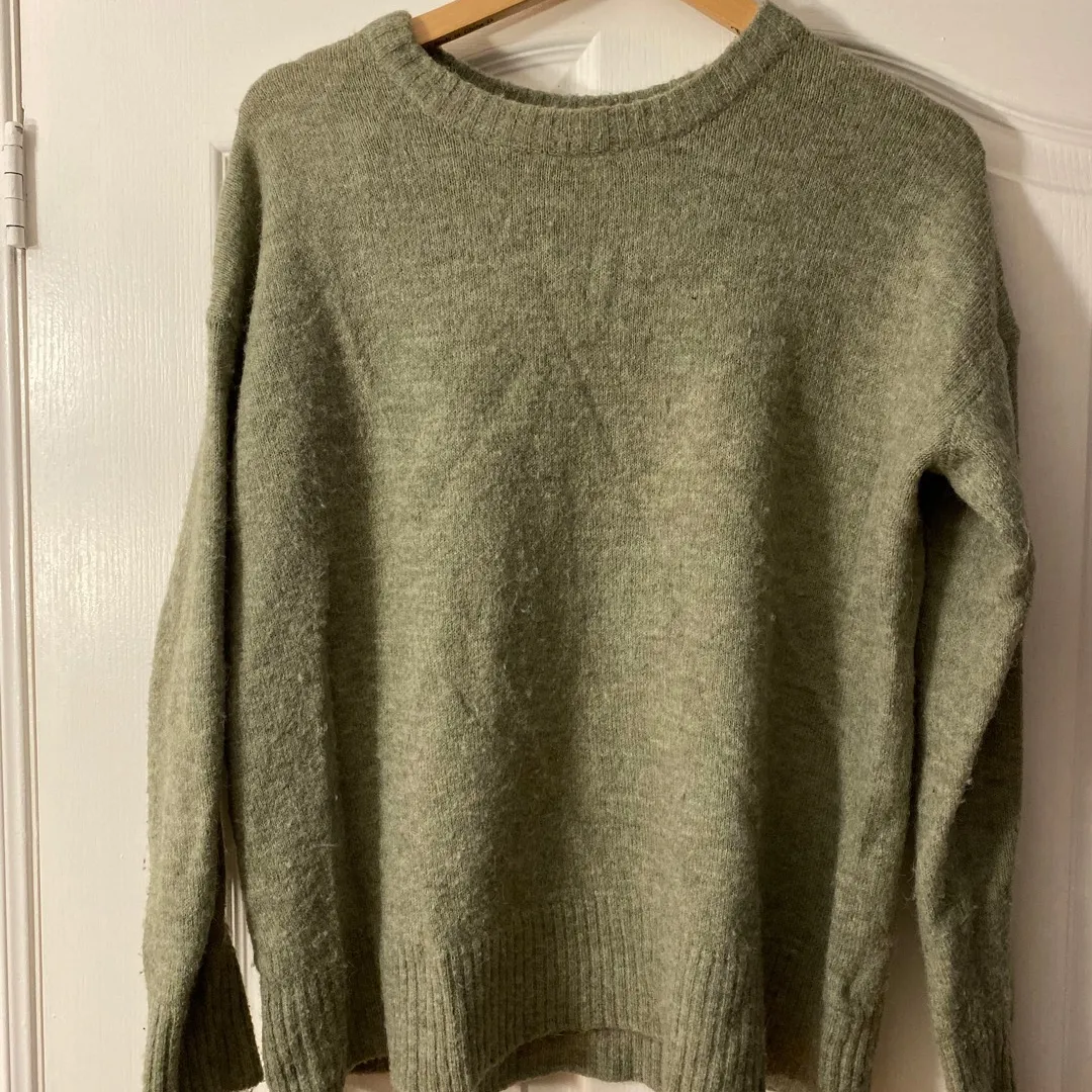 H&M Sweater Size Small photo 1