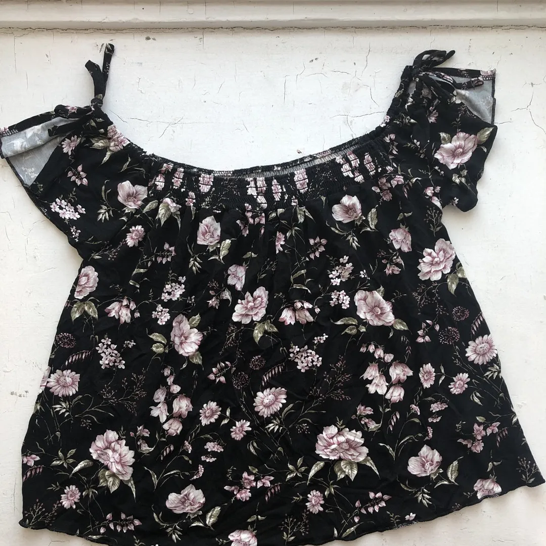 American Eagle Floral Top photo 1