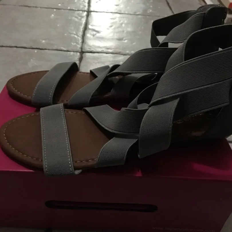 Size 8 Grey Sandals photo 1