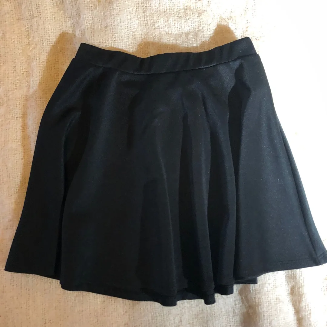 Size S Black Skirt photo 1