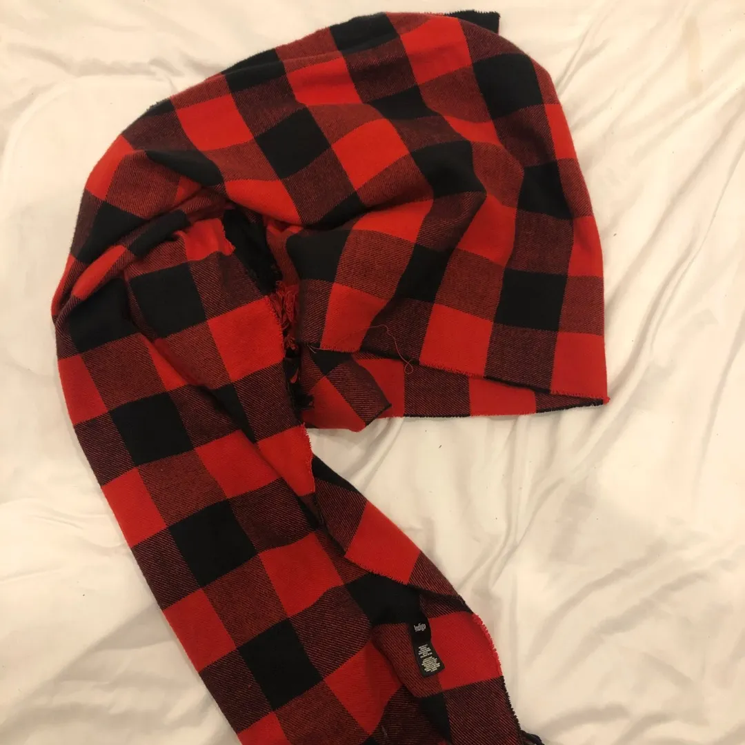 Red checkered scarf photo 1
