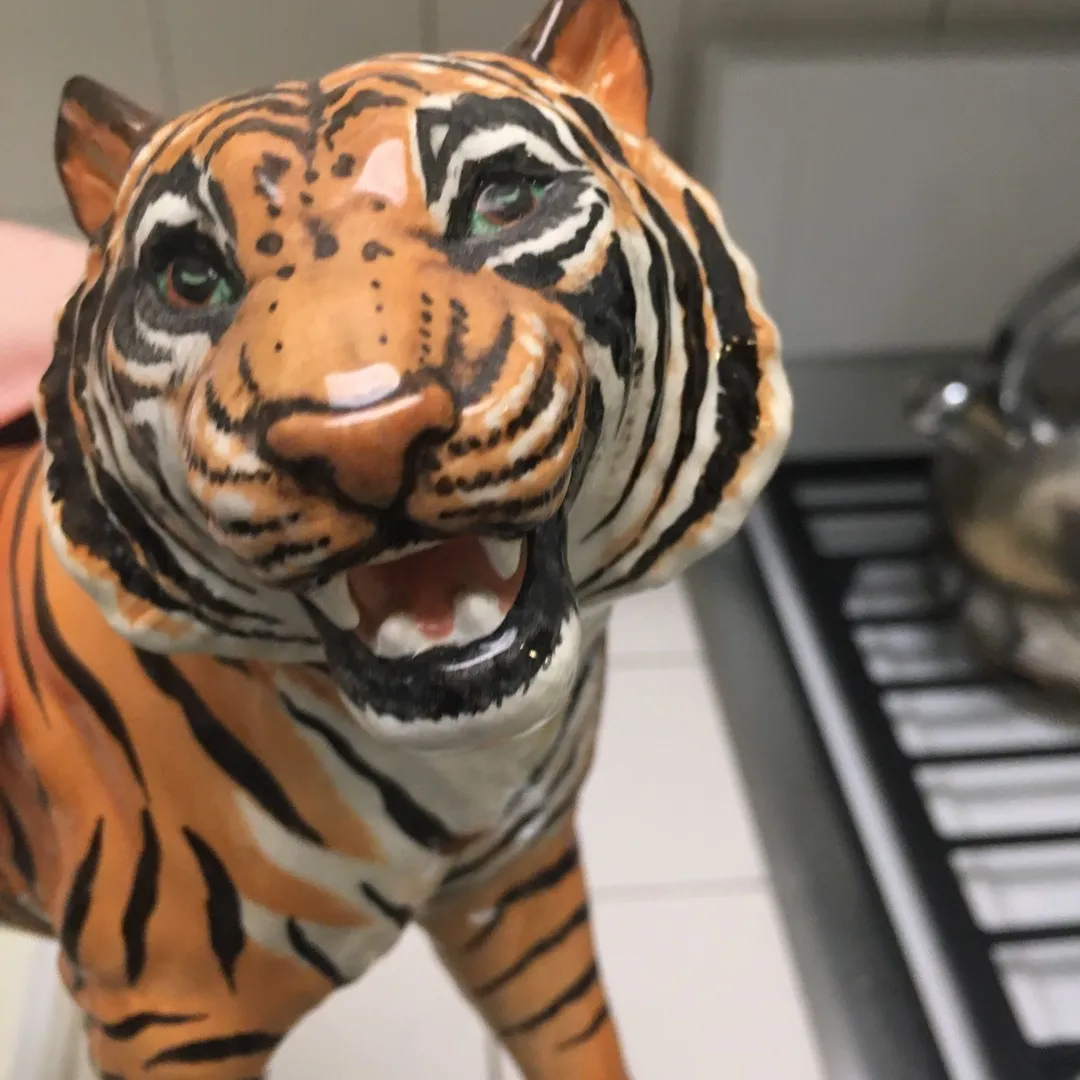 Tiger figurine photo 4
