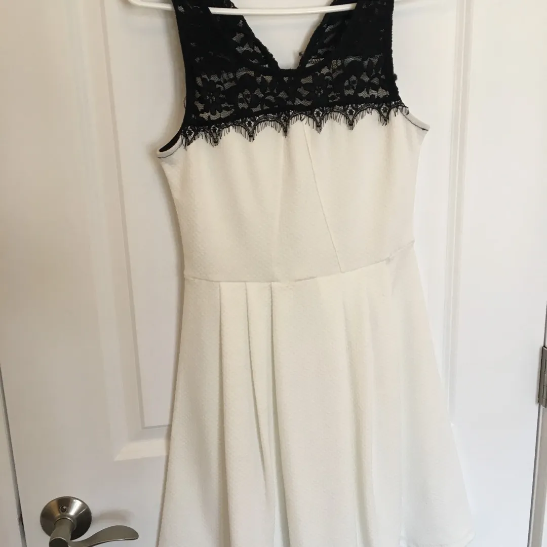Mendocino White And Black Dress - New photo 1