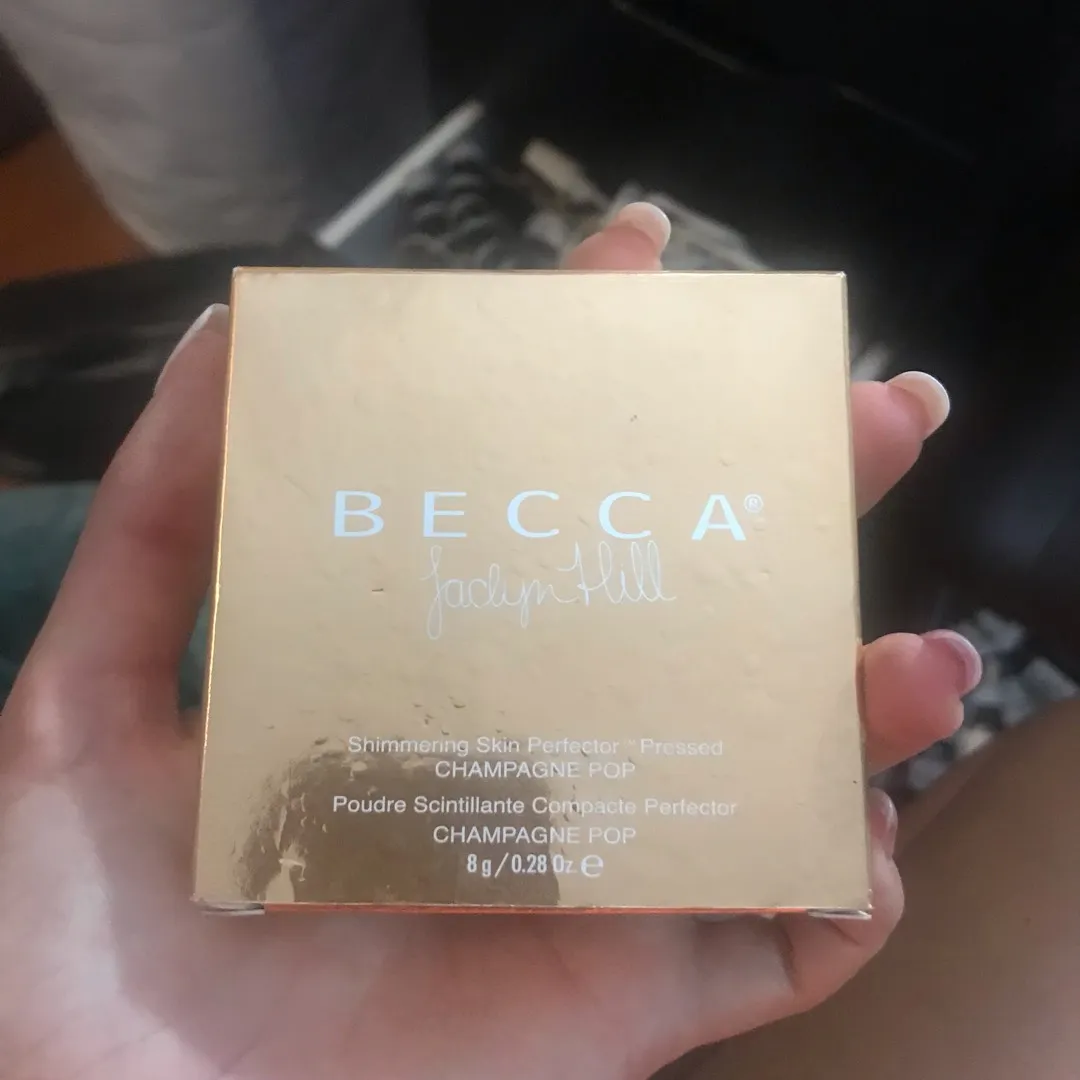 BNIB champagne pop highlighter by becca and jaclyn hill photo 1