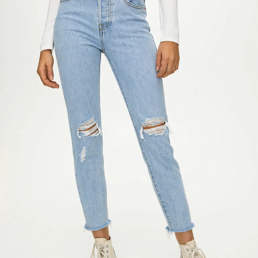 New With Tags: Aritzia Levi Wedgie Crop Jeans photo 3
