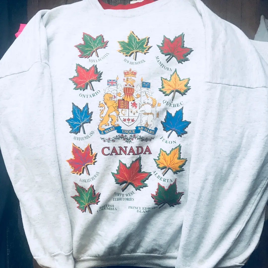 Medium Canada Sweater photo 1