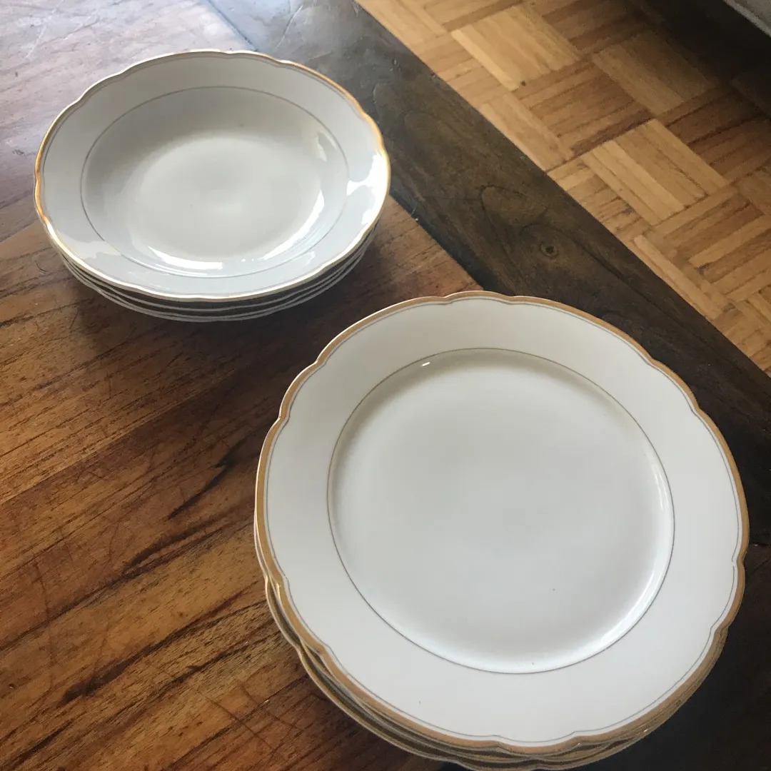 6 Plates And 4 Pasta Dishes (shallow Bowls) - Pick Up At Oxfo... photo 1
